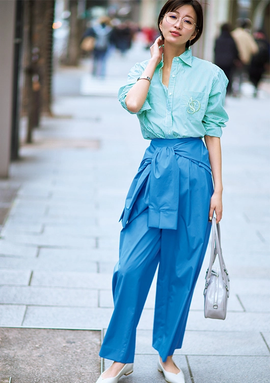 岡田紗絵　シャツ&times;腰巻き風パンツ