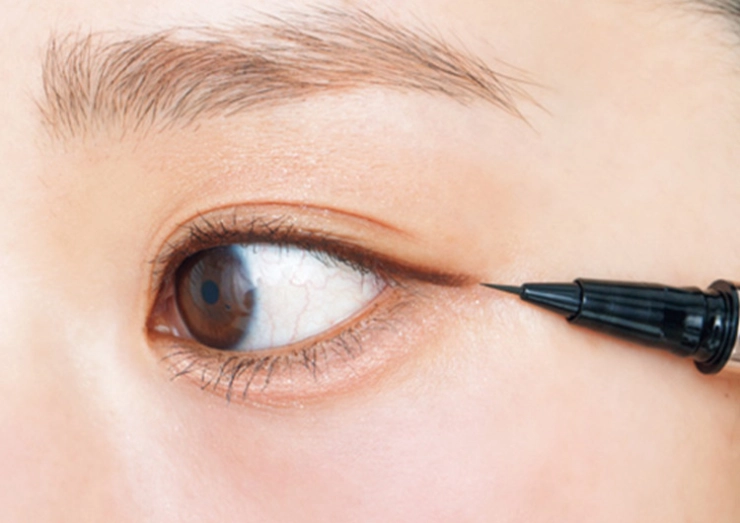 アイメイク過程