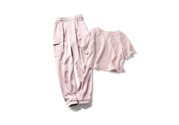 パールピンクの洋服