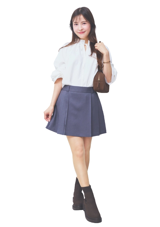 ブラウスとミニ丈でテンション高めに♡