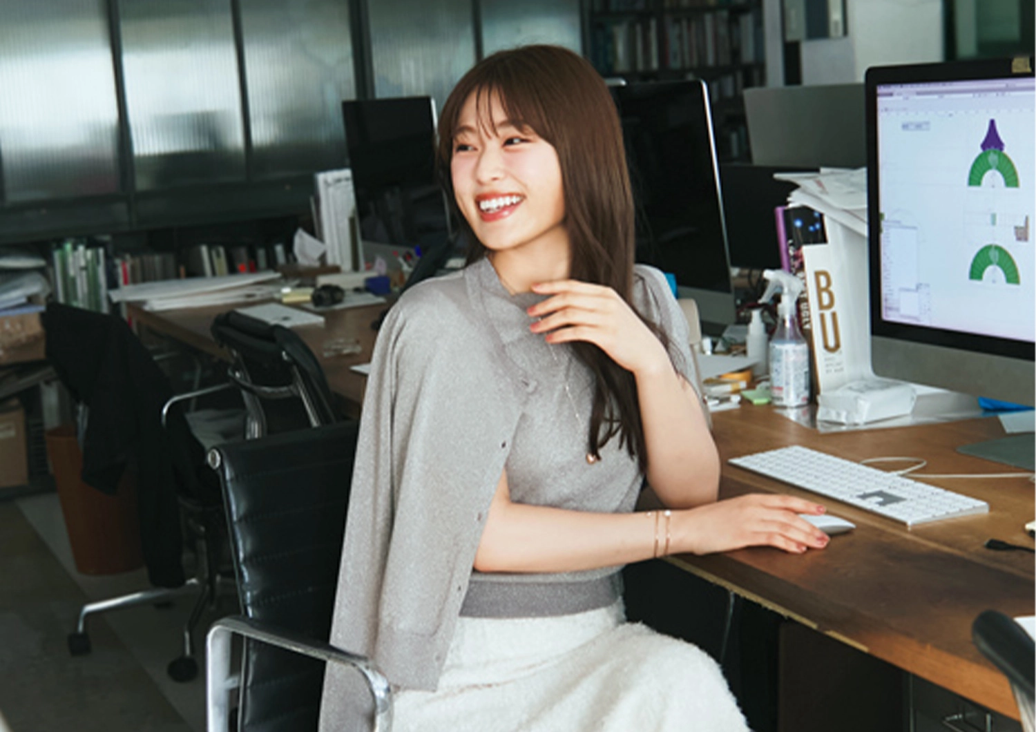 気温に合わせて調整できる!今マネしたい上品通勤コーデサンプル