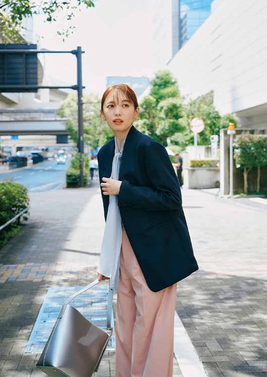 大人こそマネしたいパステルカラー通勤コーデ(ジャケットON)