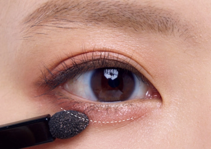 涙袋にちょこっとラメをプラス