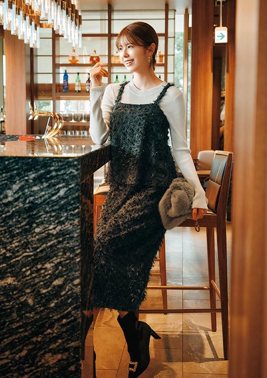 旬の華やぎで満たす黒シャギーを選べば即洗練