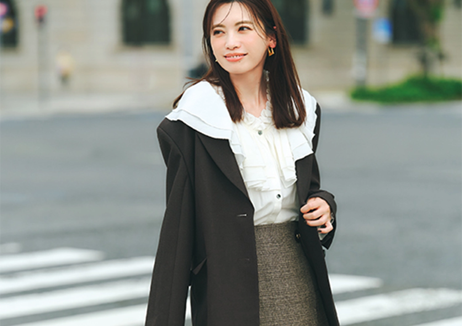 ひと手間でおしゃれ見え♡ビッグカラーブラウスが主役のレイヤードコーデ【毎日コーデ】