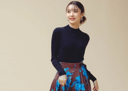 ブラウンの包容力で花柄を品よく♡レディなスカートの好印象通勤コーデ【毎日コーデ】