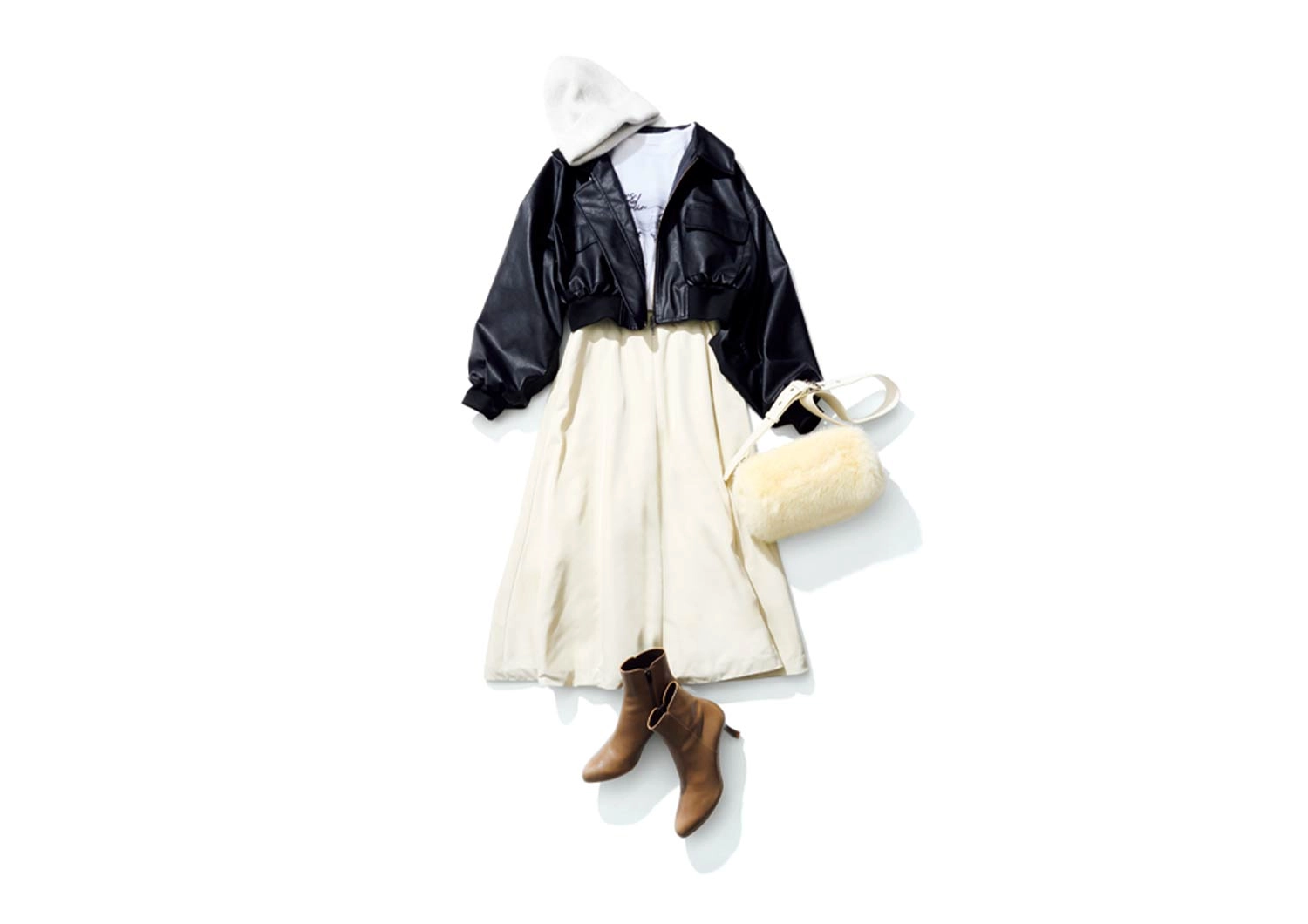 ショート丈アウターでトレンドもゲット♡モノトーンで作る、甘辛MIXコーデ【毎日コーデ】