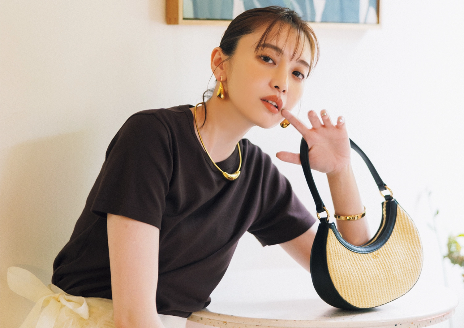 大人のヘルシー抜け感コーデ｜アースカラーを女性らしく着こなすコツは？