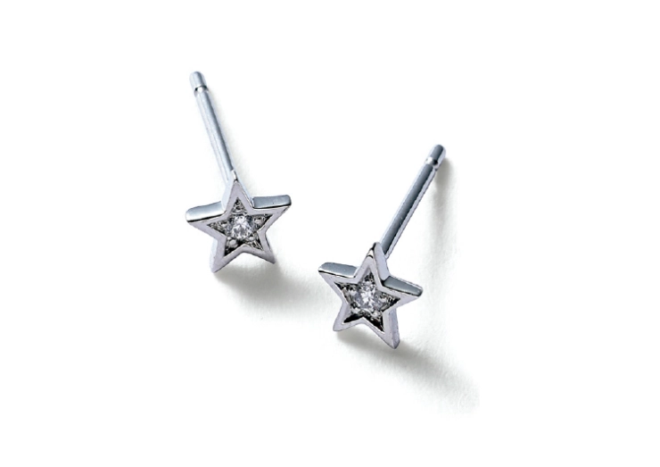 星モチーフのピアス
