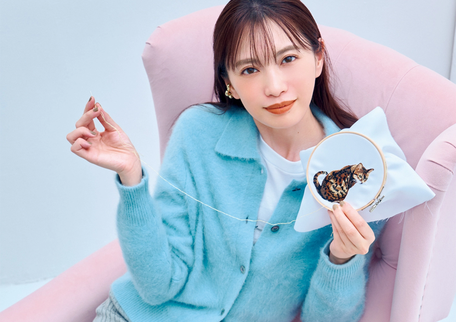 心地よさ重視の日に！フォックス×カシミヤカーデの癒し休日コーデ【毎日コーデ】