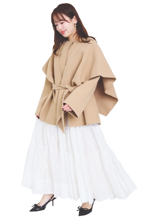 アニュアンスのコートを着た塩島さん アニュアンスのコートを着た塩島さん