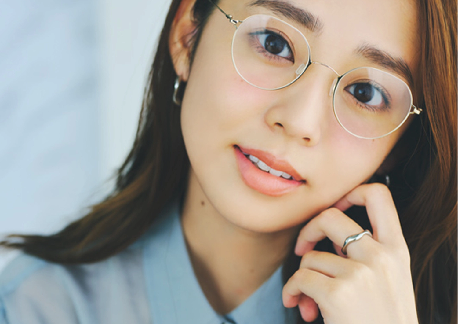 薄メイクでも盛れる！時短でしゃれ見えする〝最新トレンドメガネ〟