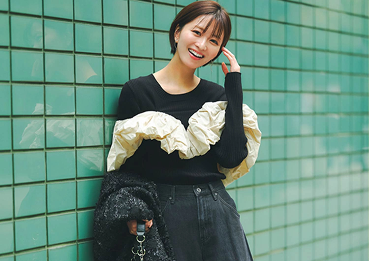 奥行きのある着こなしに♡フリル×黒の大人モードな休日コーデ【毎日コーデ】