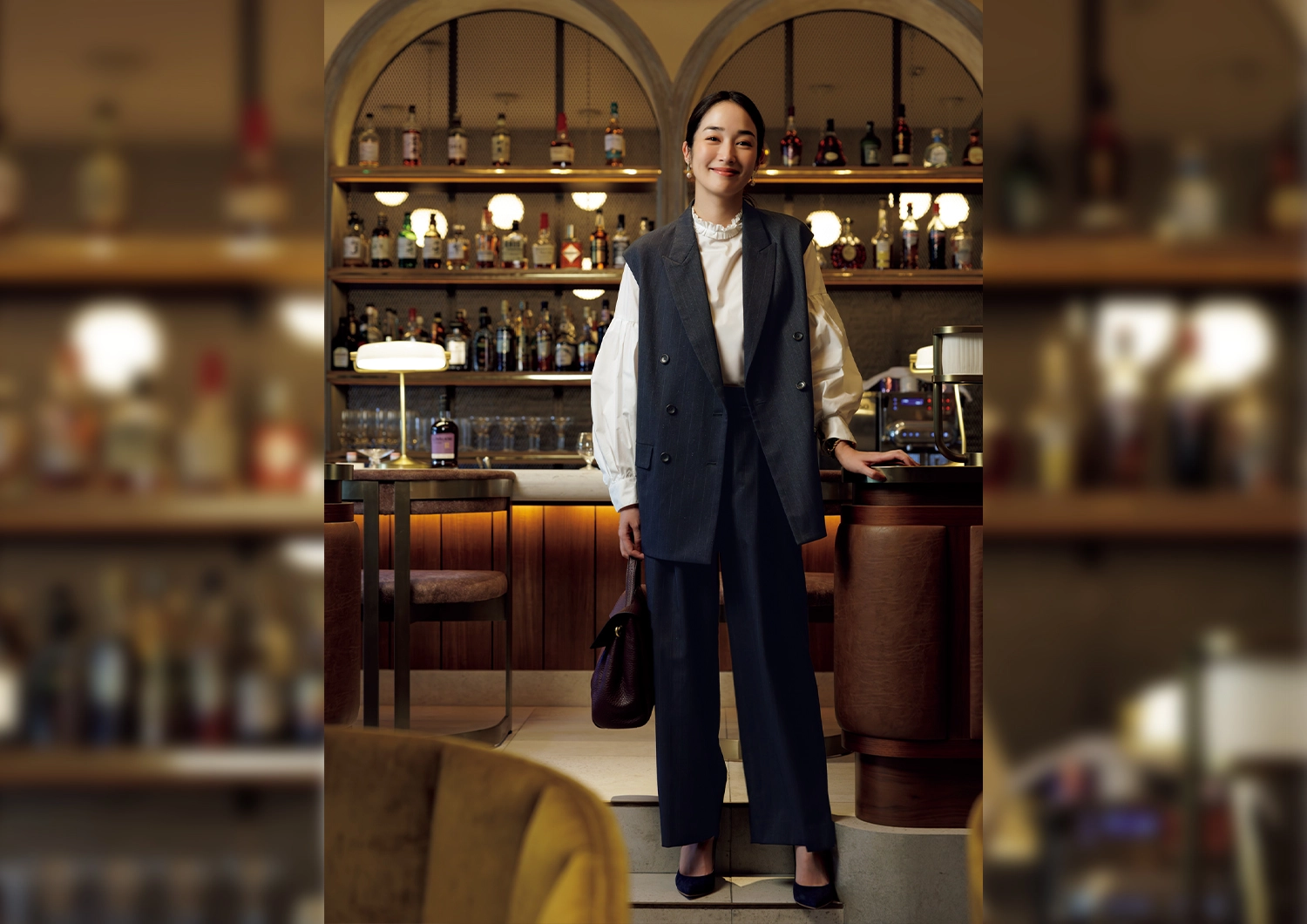 通勤でも浮かないクリスマスコーデって？盛りブラウスにジレを合わせてきちんと感も忘れずに！のメイン画像