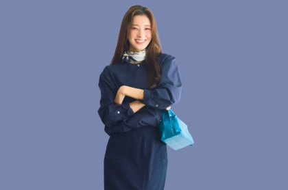 秋のネイビーコーデの正解は？ワントーンで揃えるなら素材で抜け感をプラスして♡