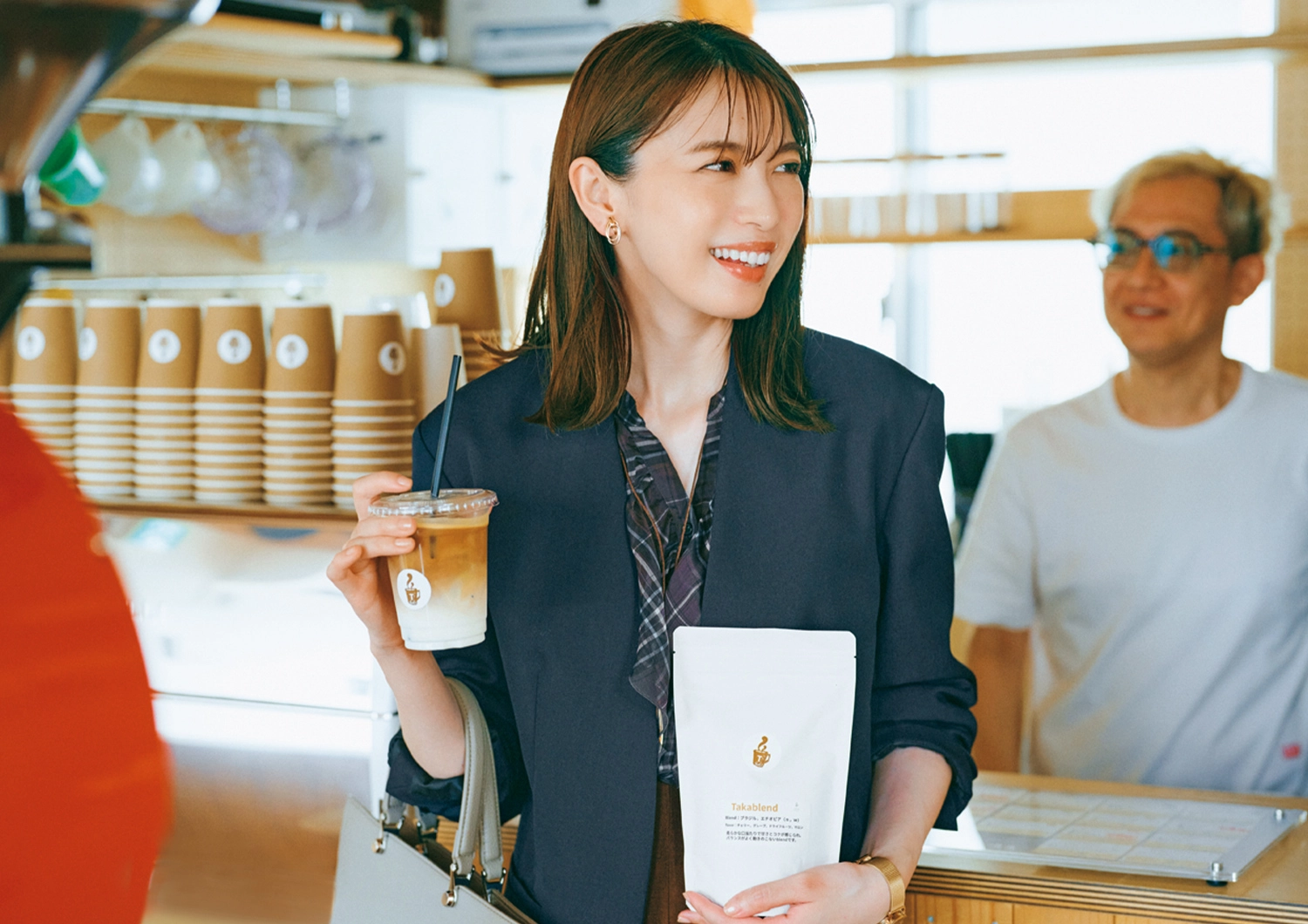 気温差のある日に活躍！フリルブラウスがポイントの通勤コーデ【毎日コーデ】