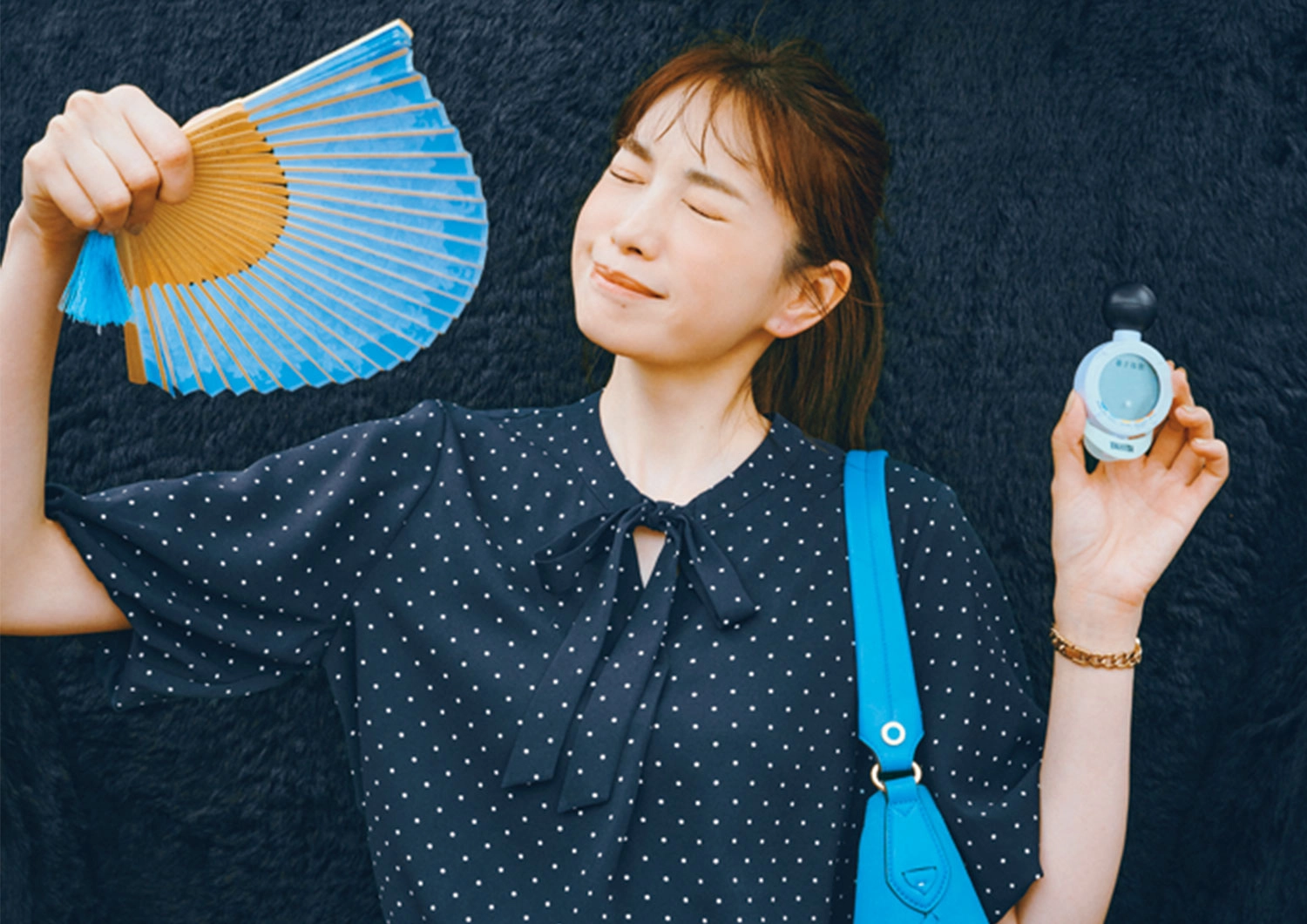 夏の暑さに負けない!接触冷感ブラウスで快適に過ごすモノトーン通勤コーデ【毎日コーデ】