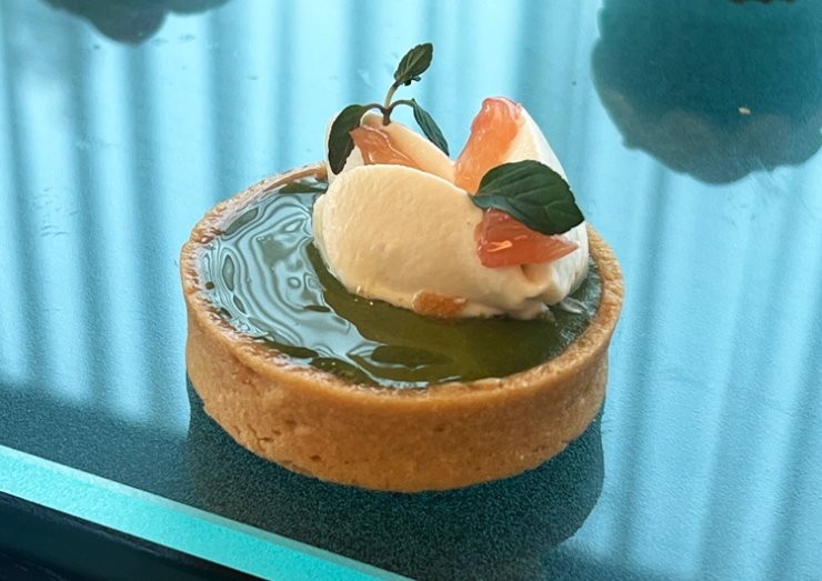 抹茶のタルト ジャスミンとミントクリーム