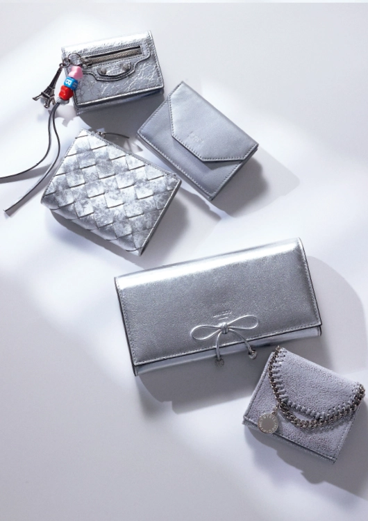 アイスグレーとシルバーグレーの財布