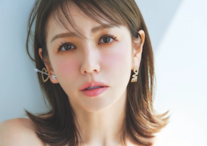 人気ヘアメイク・MAKIさんと考える「大人の夏メイク」│モデル美香のGIRLな大人でいる秘訣