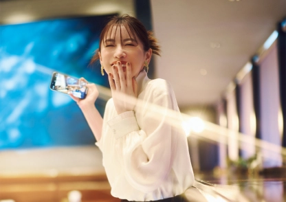 ツヤ感のある素材で視線を集めて♡シアー×サテンの二次会コーデ【毎日コーデ】