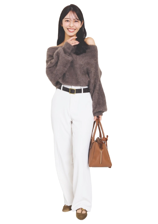 アニュアンスの服を着ている佐野さん アニュアンスの服を着ている佐野さん