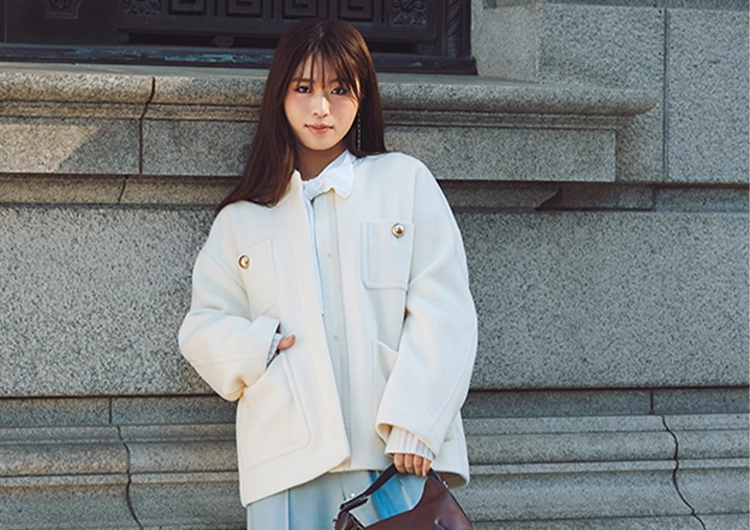 インナーを選ばずに使える!コンサバで品のある「ノーカラーコート」着回しコーデ