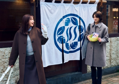 ブラウン重ねで今っぽく♡サテンスカートの上品通勤コーデ【毎日コーデ】