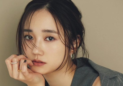 【モデル・鈴木友菜さん】こだわりを凝縮したガチすぎる「シール帳」の中身を徹底解剖♡