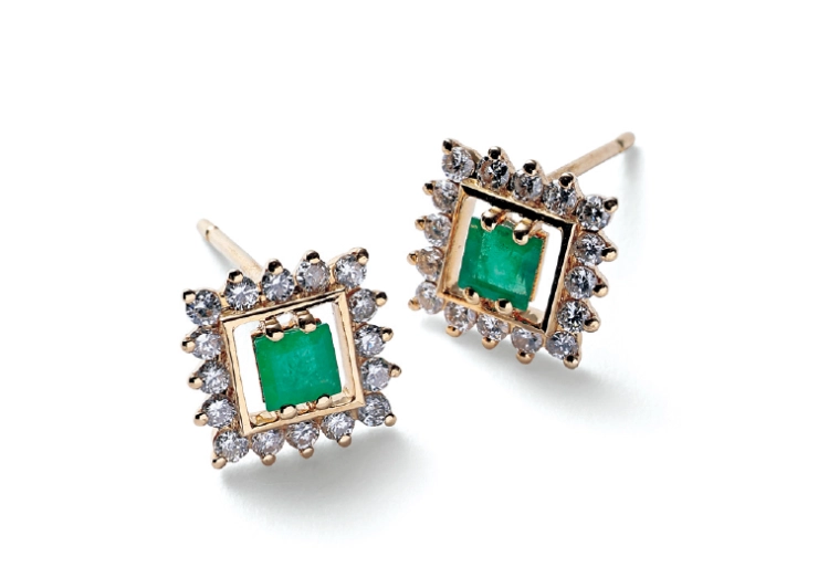 エキゾティックで繊細なアートピースを耳元に