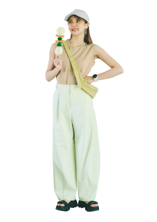 ブラウン×イエローでヘルシーな大人っぽスタイル