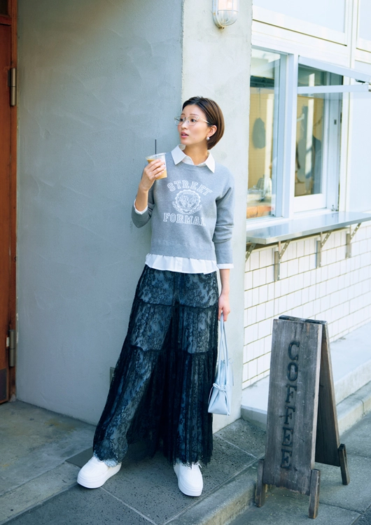 黒レースのひとクセを重ねたらカジュアルが即アカ抜ける!