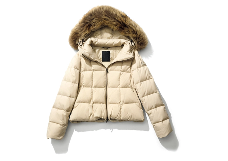 ベ ージュダウンコート