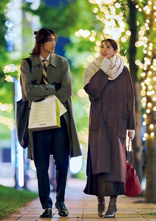 外回りの日は、マフラーを合わせやすいノーカラーコートで！