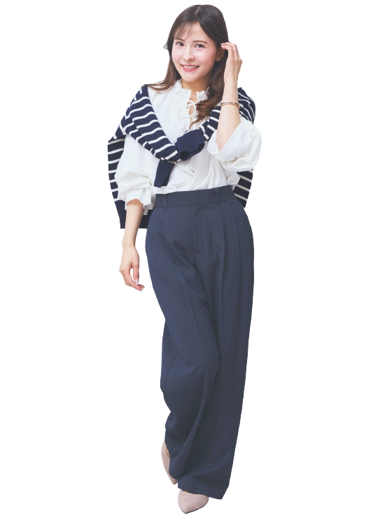 甘めのチュニックはパンツでちょっと大人に