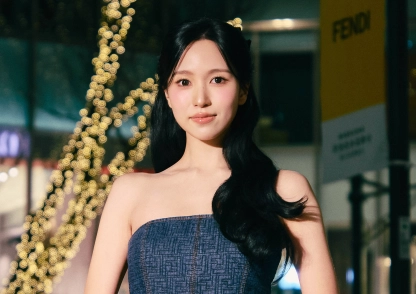 【TWICE・MINA】ミニビスチェドレスで登場♡「表参道 フェンディ イルミネーション」点灯式