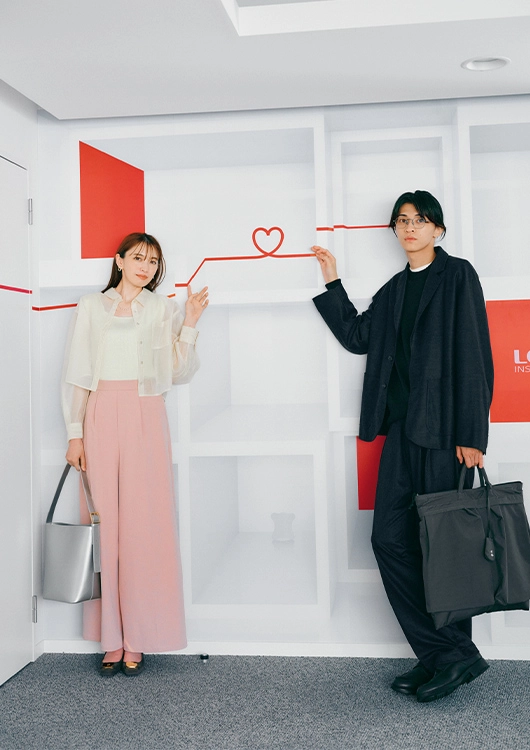 短丈シャツ×ピンクパンツで叶える快適通勤コーデ