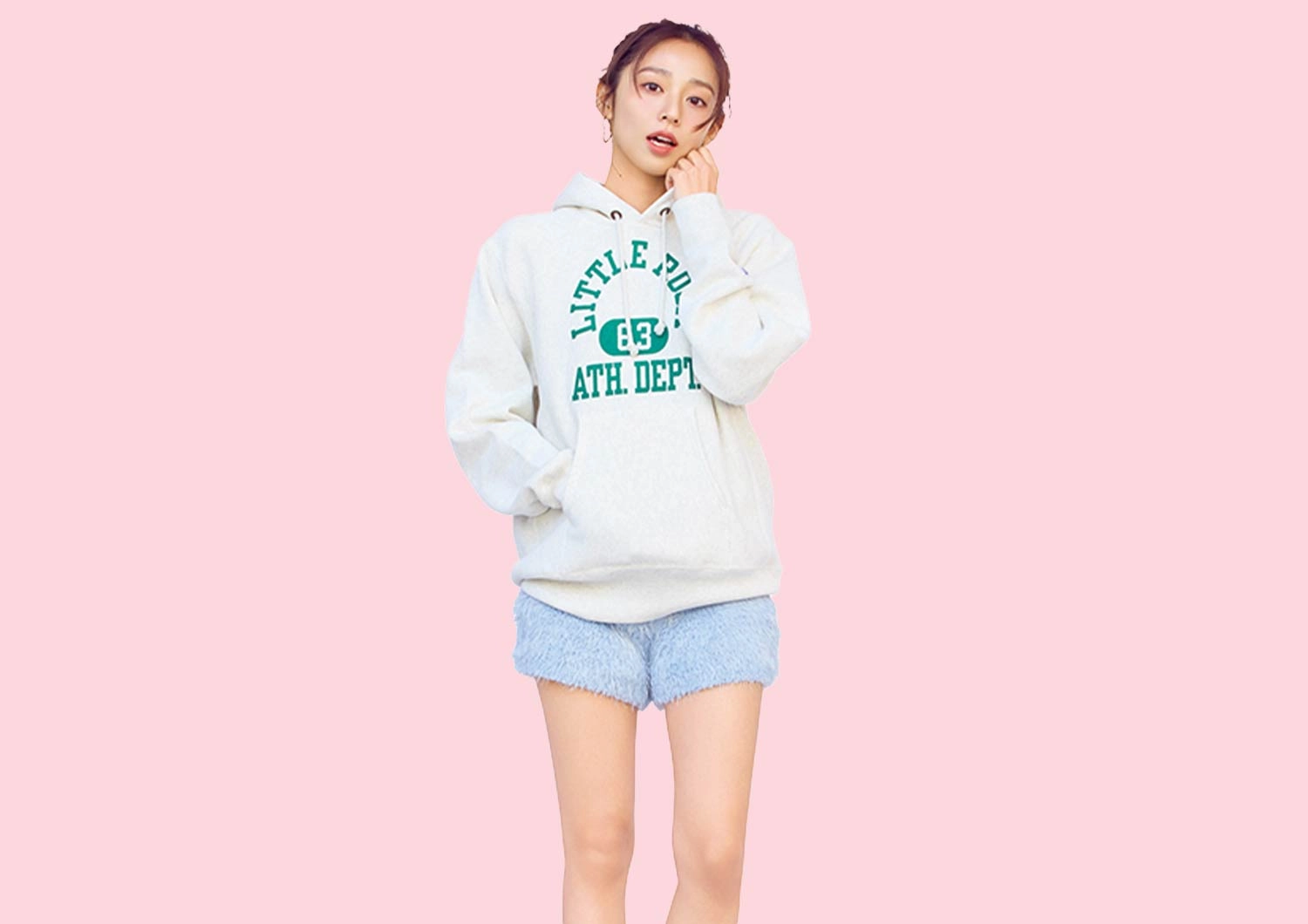 メンズが思わずキュン♡おうちデートの鉄板はBIGパーカ×ショーパンで決まり!