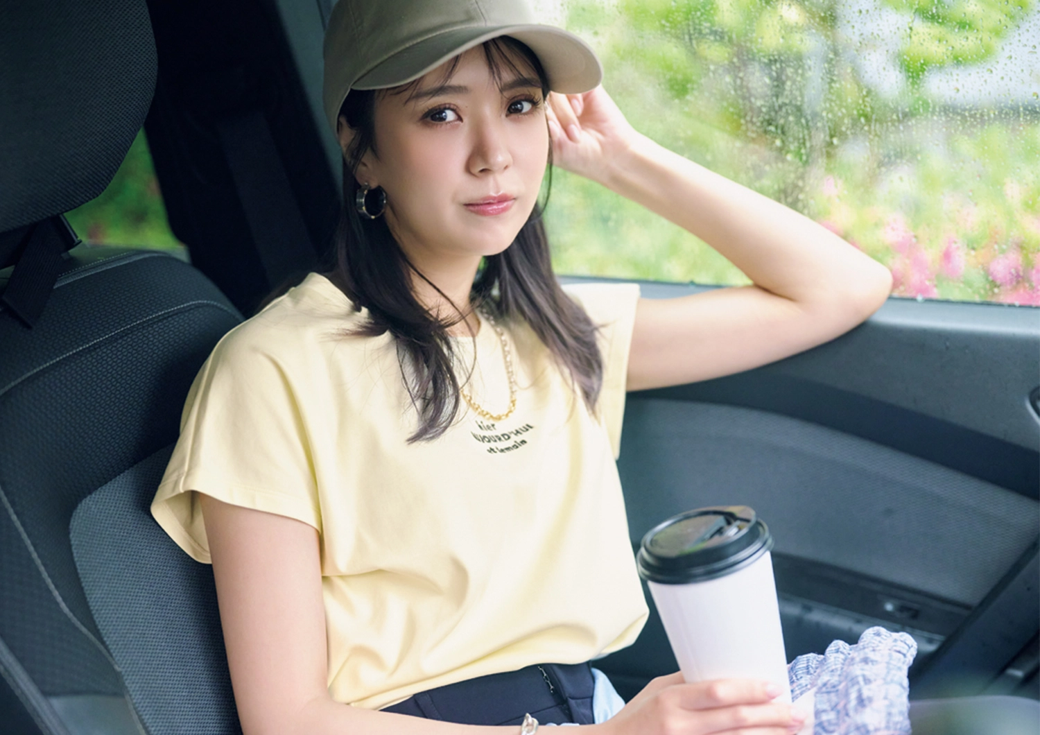 トレンドのイエローを取り入れて今っぽく！初夏の休日ドライブコーデ【毎日コーデ】のメイン画像