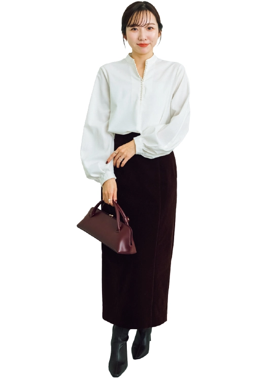 アニュアンスの全身コーデをしている畠野さん アニュアンスの全身コーデをしている畠野さん