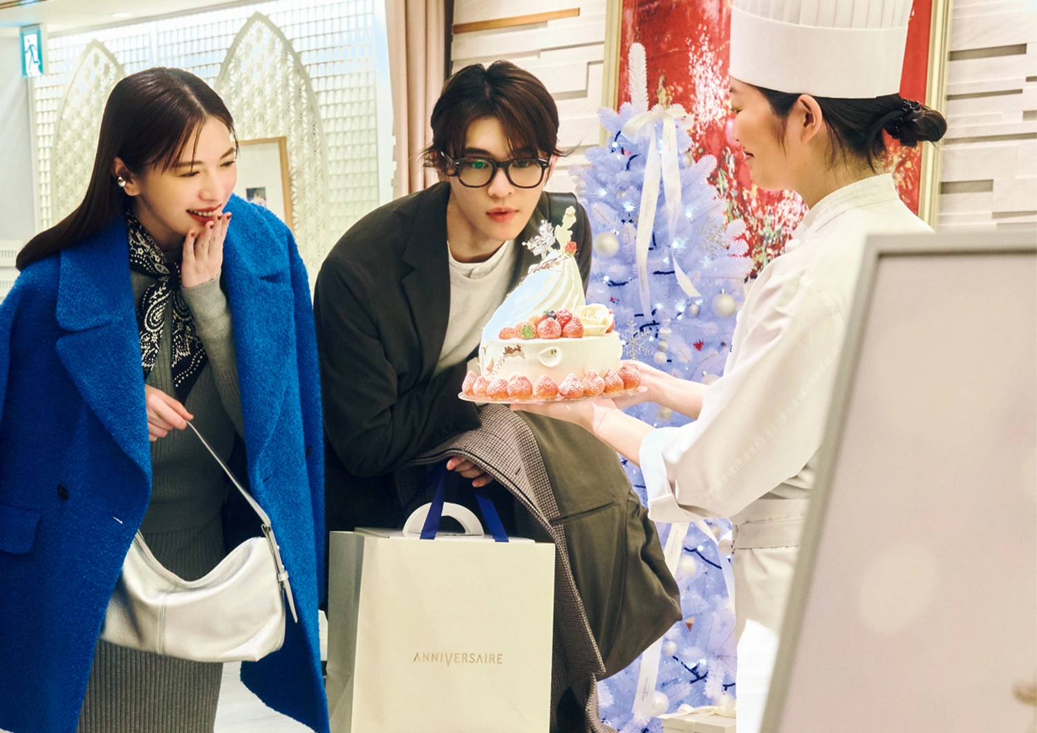 クリスマスイブの出勤が楽しくなる♡鮮やかカラーを主役にした通勤コーデ【毎日コーデ】のメイン画像