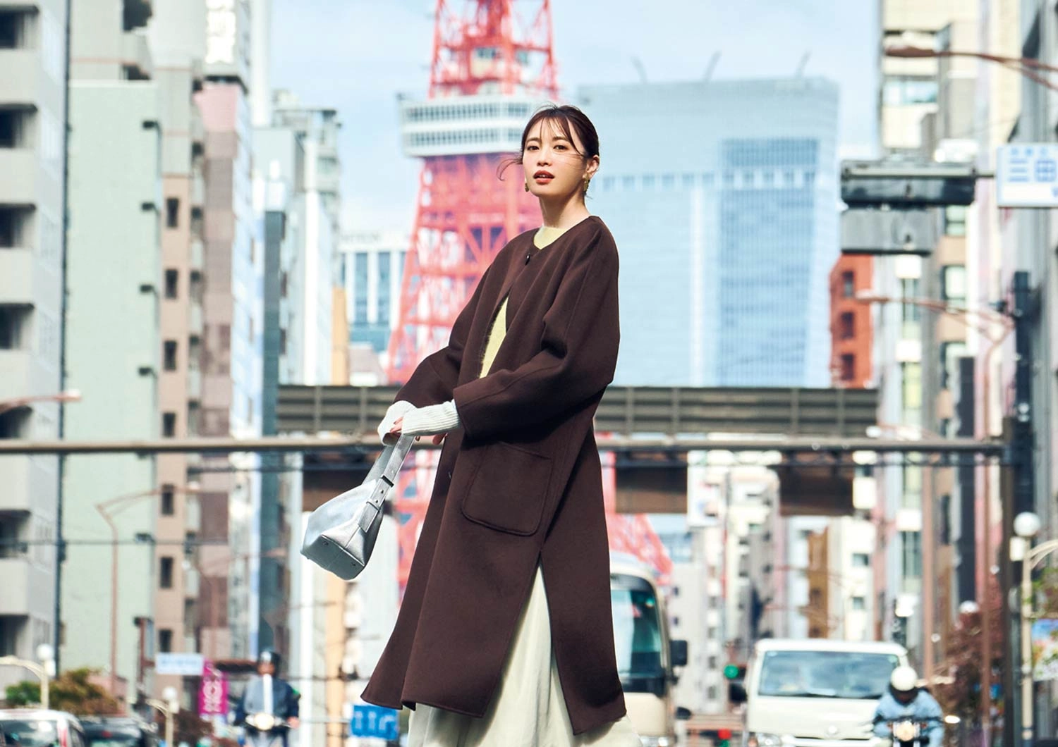 ロングコートだけど軽くて羽織りやすい！動きやすさをキープした通勤コーデ【毎日コーデ】のメイン画像