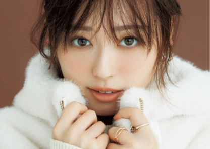 白とチュールで引き出す大人の可愛げ。福原遥が魅せる冬の装い│Season andGIRL-季節に触れて-