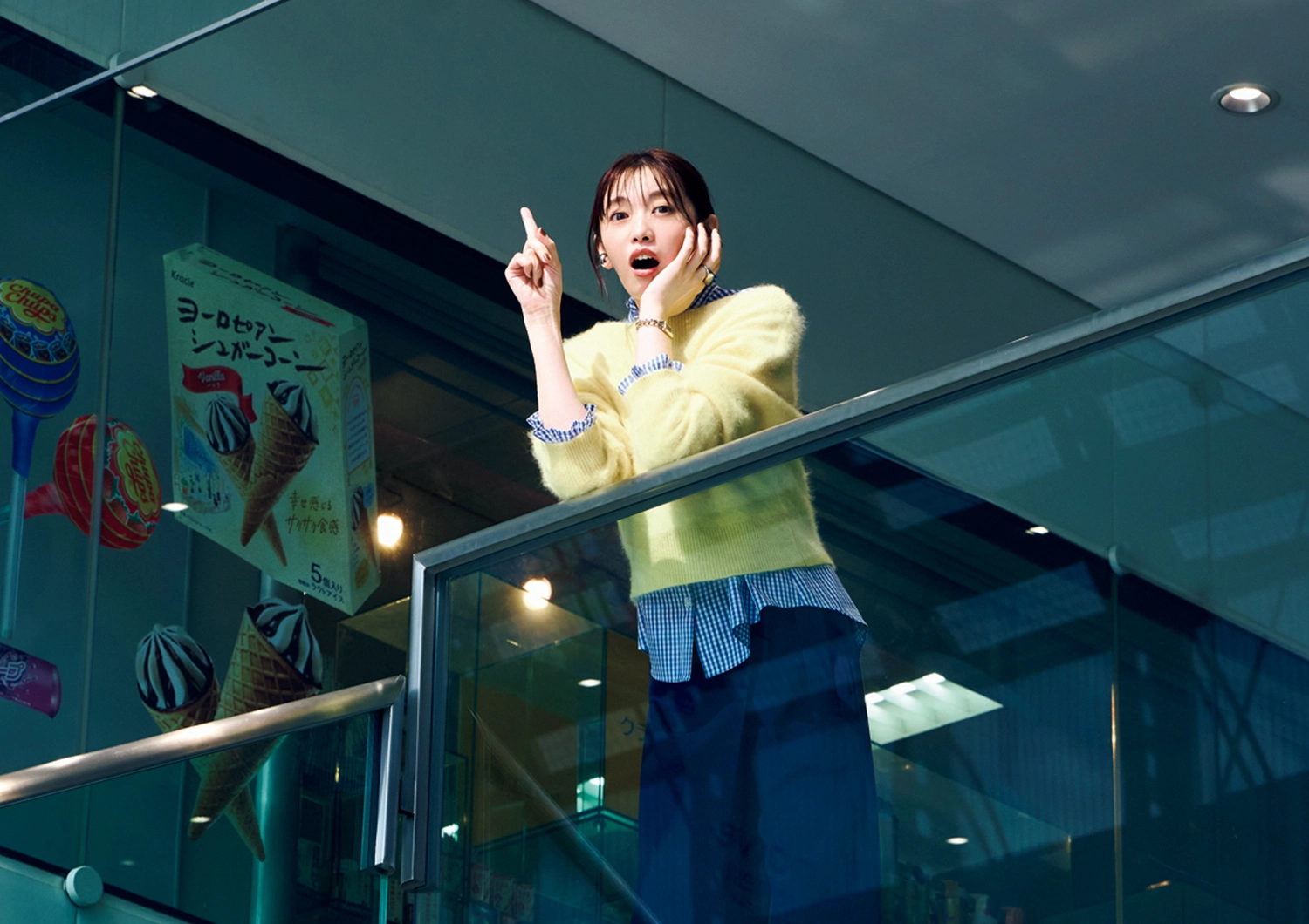 気分はひと足早く春！イエロー×チェックのレイヤード通勤コーデ【毎日コーデ】