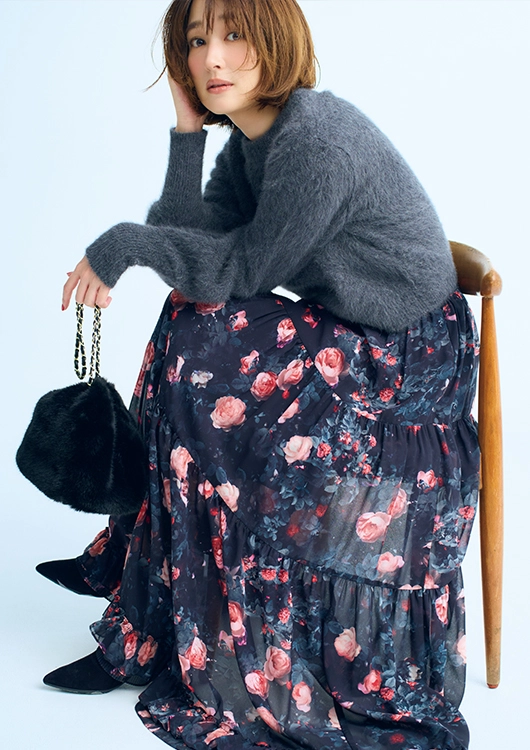 【毎日コーデ】上品なローズ柄のフレアスカートで好かれる人に♡