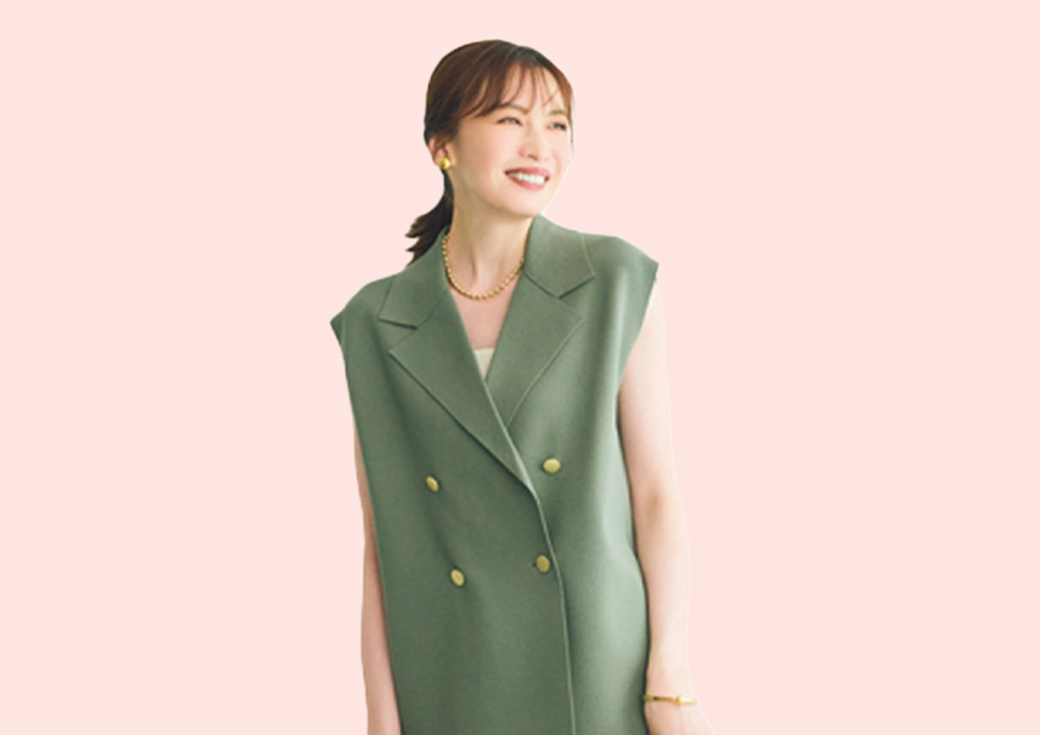 秋のダークカラーどう着る?「上品見えカーキ」スタイルのコツ