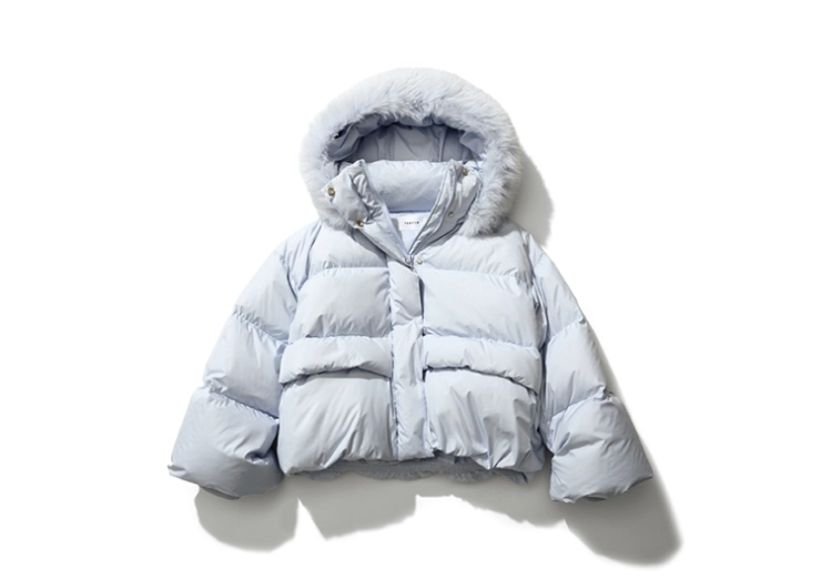 ライトブルーダウンコート