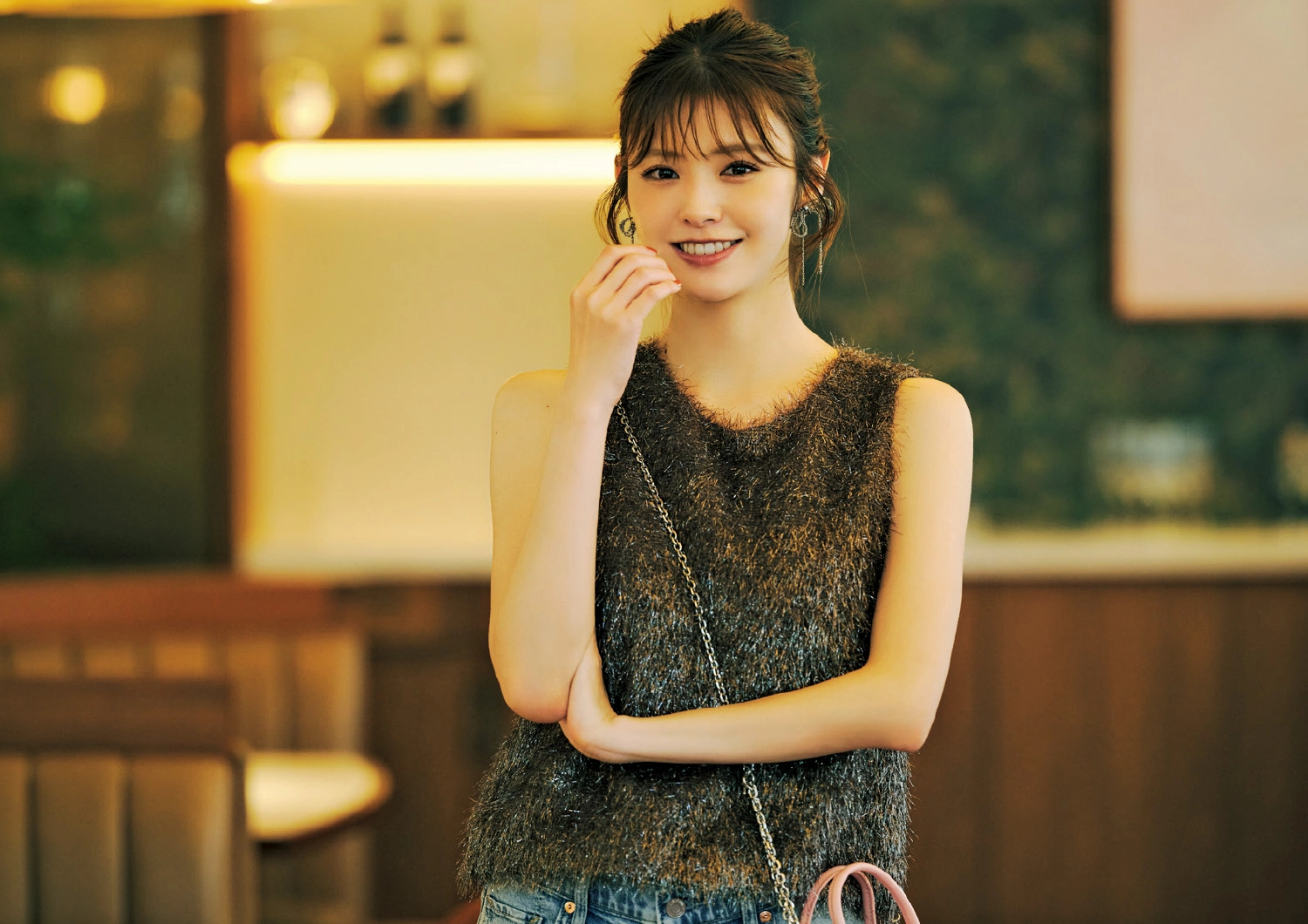 ほどよい肌見せで存在感をアピール♡女子会にもおすすめな顔映えトップス3選
