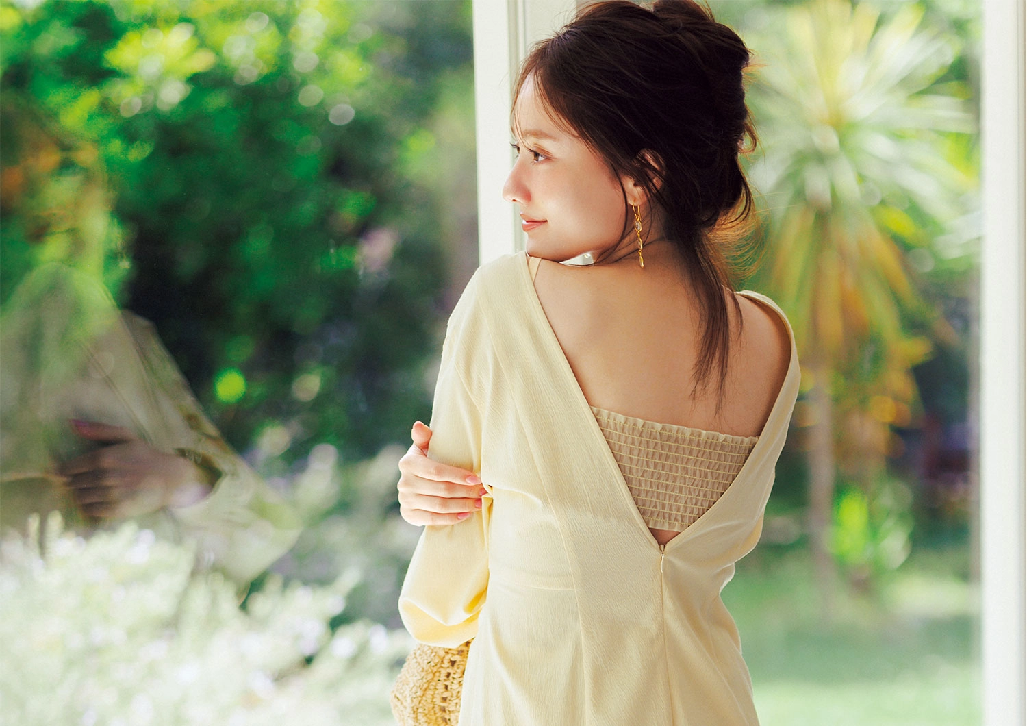 夏のデート服は「背中見せ」でいい女感と隙をつくる♡美フォルムモテワンピース3選
