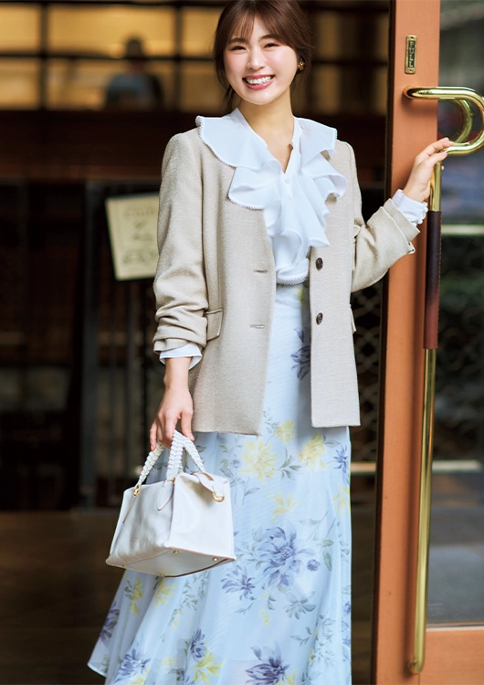 渋谷凪咲　大ぶりフリルブラウス